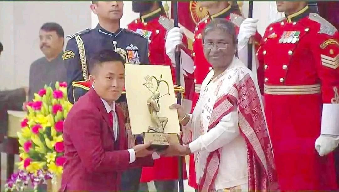 Judoka Shushila Likmabam receiving Arjuna Award 2022.
