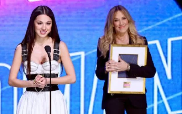 Olivia Rodrigo and Sheryl Crow Unite for a Soulful Duet of 'If It Makes You Happy' at Nashville 1 Olivia Rodrigo and Sheryl Crow Unite for a Soulful Duet.