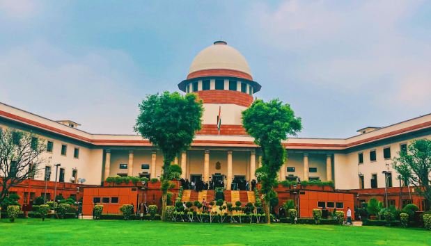 This image of may be found when users search for Supreme Court.