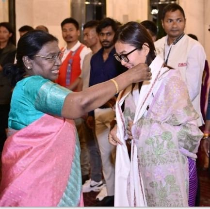 Manipur University PhD Scholar Sanju Akoijam Interacts with President Droupadi Murmu at Rashtrapati Bhavan