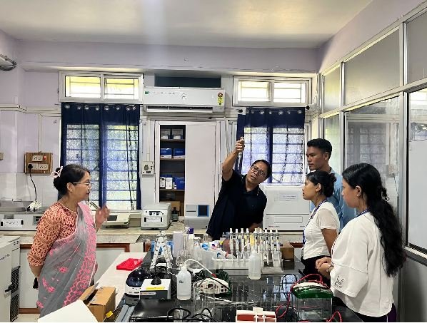 MU Hosts Laboratory Tour for Mayai Lambi College Students